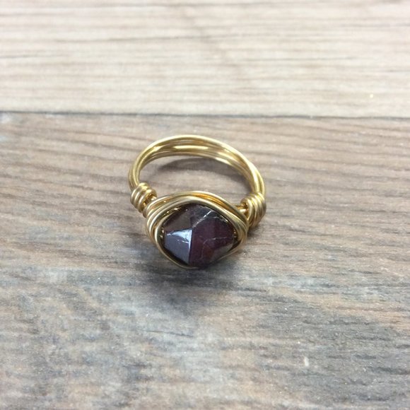Garnet ring - 14k gold filled, January birthstone, Red gemstone ring - Picture 2 of 6